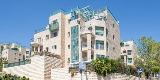 בארנונה דירת גן מקסימה